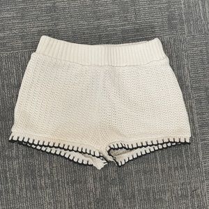 Zara white woven shorts with black detailing 🤍